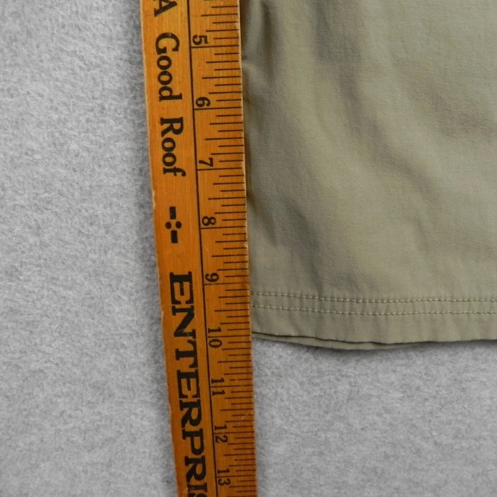 Huk Fishing Shorts Mens Large Khaki Tan Stretch Cargo Performance Hybrid Pockets